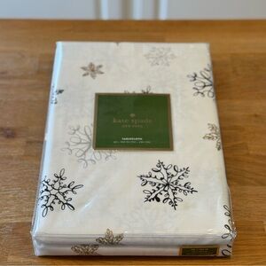 ♠️ Gorgeous Kate Spade Snowflake ❄️ Tablecloth - Brand New!